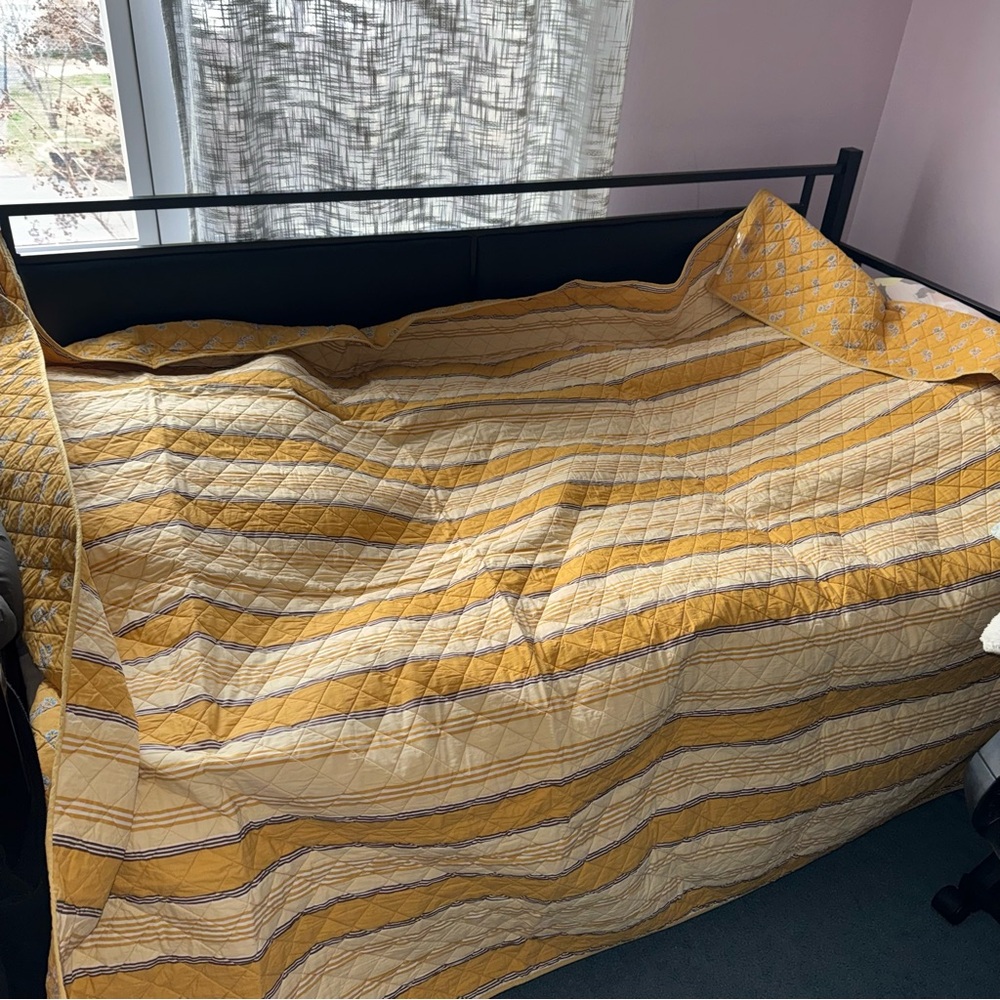 Williams Sonoma Yellow and Cream Striped Floral Quilt Twin
